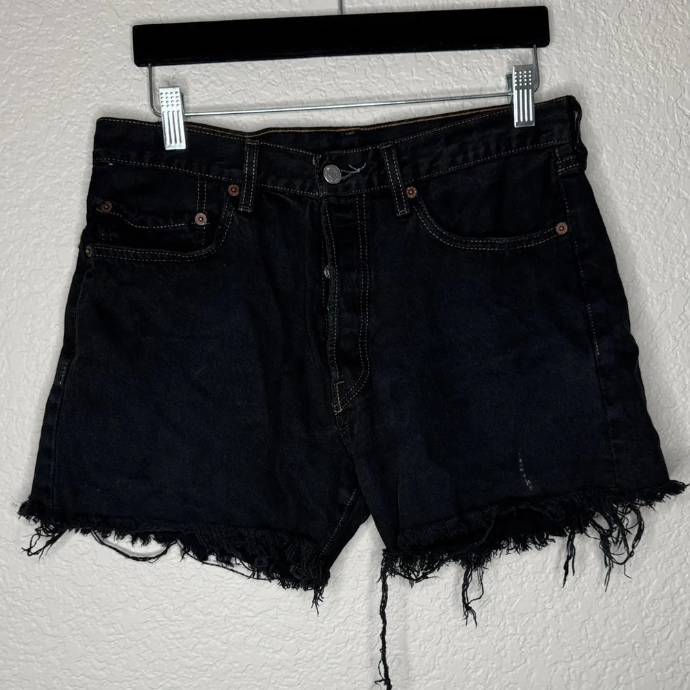 Vintage Levi 501 Faded Black Cut Off Raw Hem Denim Shorts Size M - Picture 2 of 4